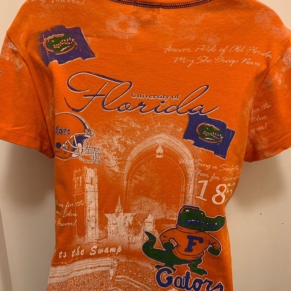 University of Florida “Gators”  Crystal Gemstones Distressed Top Size M - Picture 4 of 5